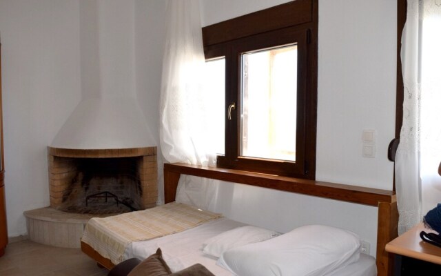 House With 2 Bedrooms in Schinokapsala, With Wonderful sea View and Fu - фото 4