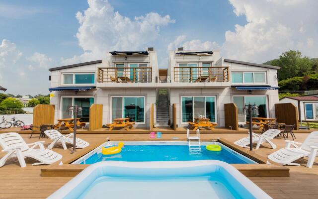 Yeosu Dolsanmaru Pension