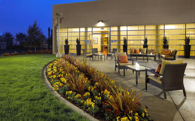 Courtyard by Marriott Long Beach Airport