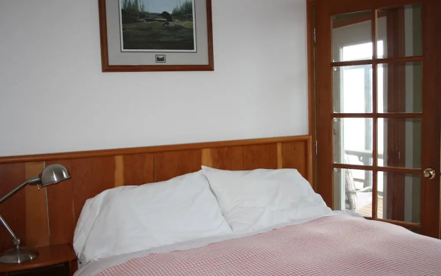 Orca Lodge