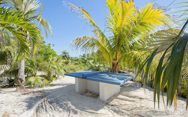 Sandy Hill Beach House 6 Bedroom Home