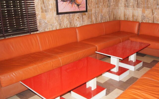 Royalview Hotel And Suites