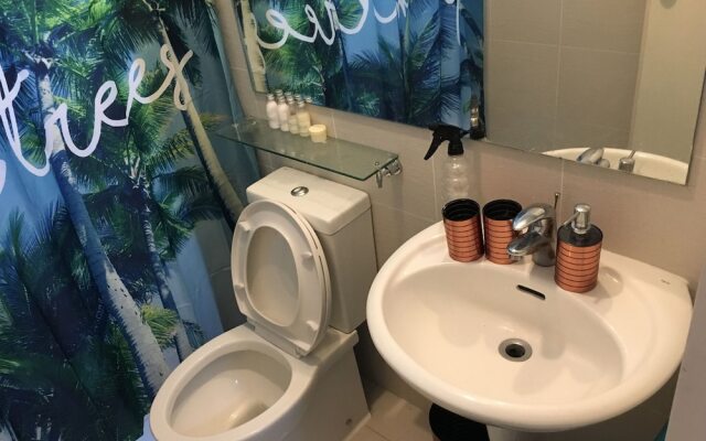 Comfort Condo @ Azure Urban Residences