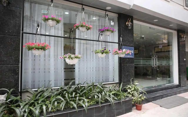 V House 6 Serviced Apartment