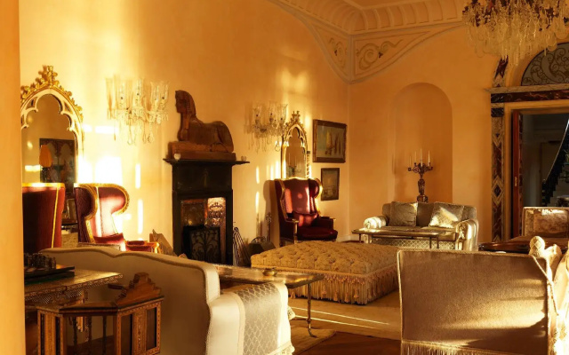 La Maison Bleue
