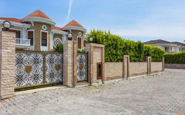 Villa Vista by Villatatilin