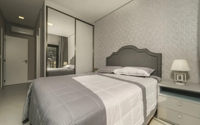 833-Apartamento 2 suítes em Bombinhas