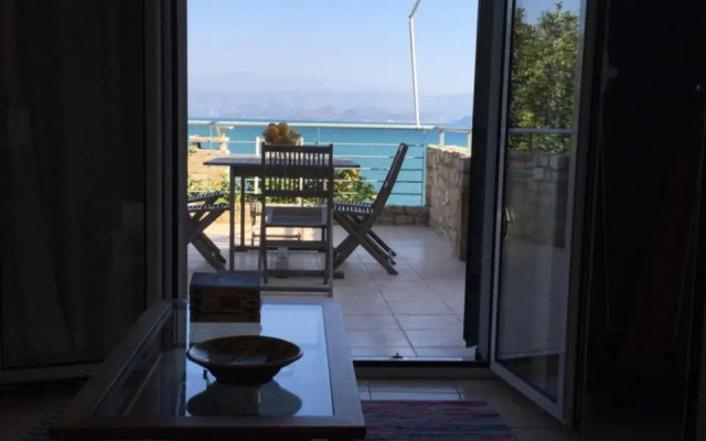 Seafront apartment ΙΙ in Kiveri, near Nafplion.