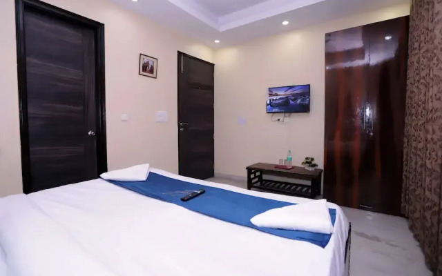 Hotel Noida Nest 105