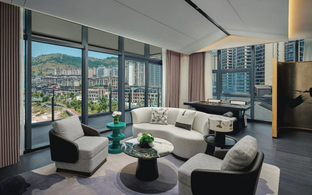 Hualuxe Chongqing Wushan by IHG
