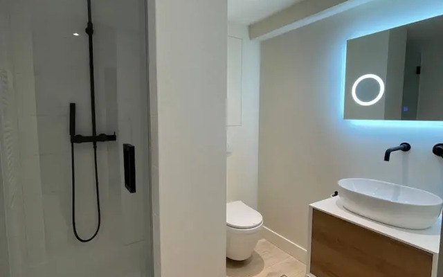 Modern Flat With Garden