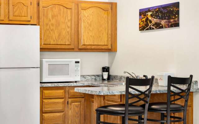 Ramada by Wyndham Richland Center