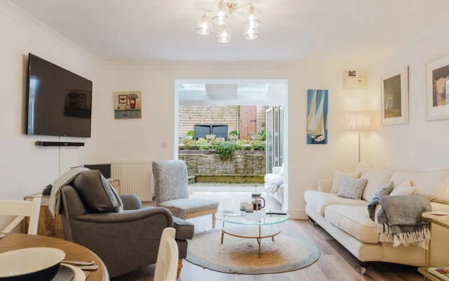 Stylish Retreat with Garden in Tetbury