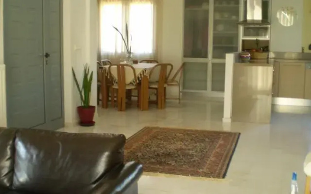 Finikia House