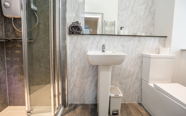Exquisite Serviced Studio With Private Parking