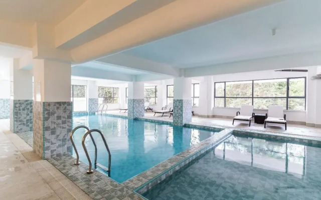 Lux Suites Royal Oaks Residency