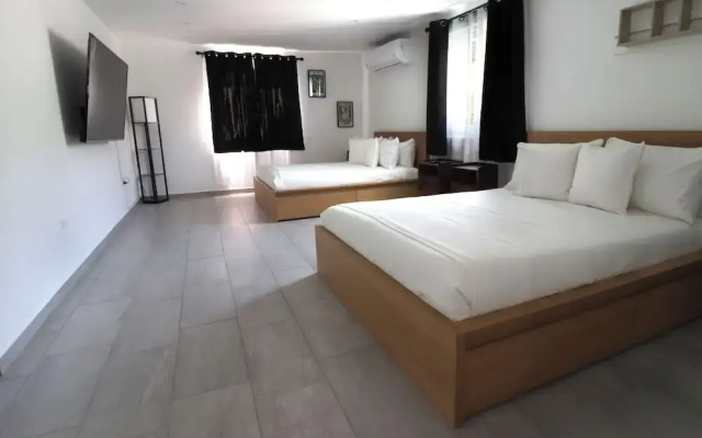 Oceanview Apartment with Rooftop
