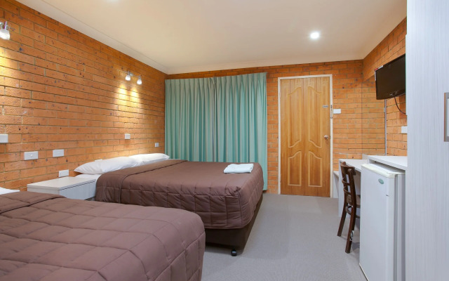 Sapphire Palms Motel