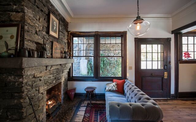 Marshall House Inn