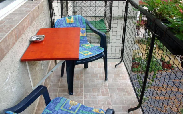 Arriva Balcony Studio