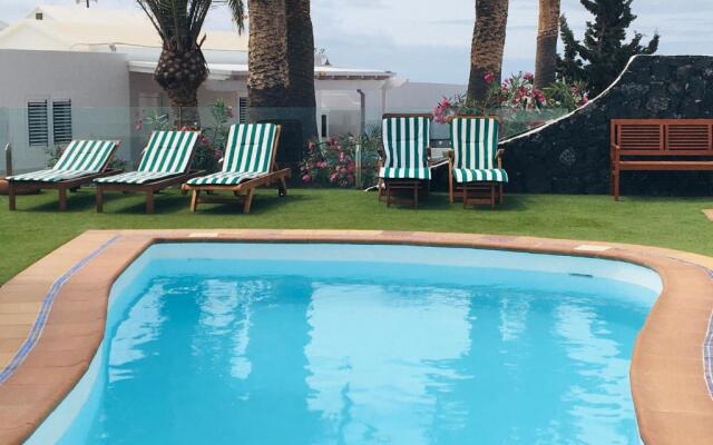 Apartamentos Anjomacar II