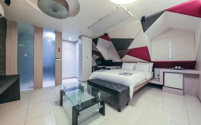 Carlton Hotel Sangbong