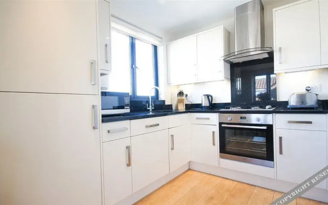 Crompton House Apartments