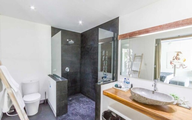 Colorful Private Villa 3 BR, Seminyak With Staff