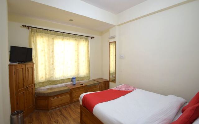 OYO 11552 Hotel Rising Star