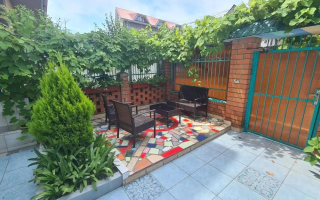 Uyut Guest House