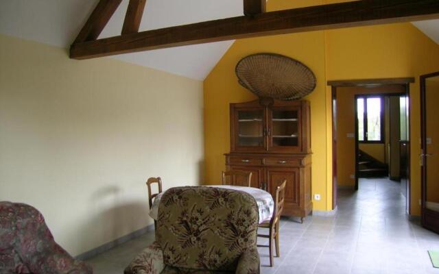 Gîte Dompierre-sur-Besbre, 4 pièces, 6 personnes - FR-1-489-51