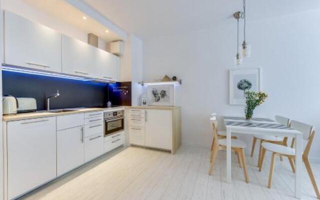 Chmielna Park by Sun & Snow