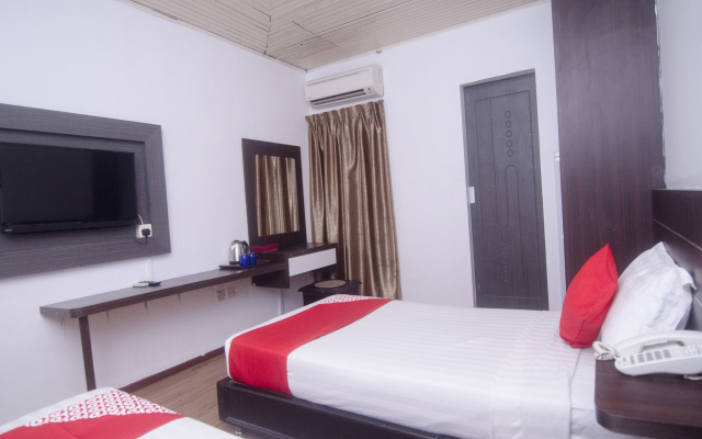 OYO 991 Mayfair Hotel
