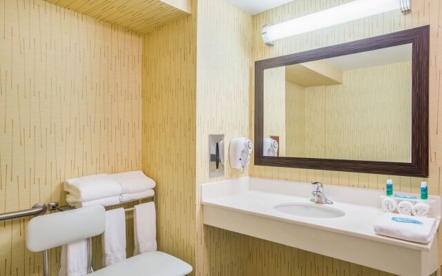 Holiday Inn Express Hotel & Suites Brattleboro by IHG