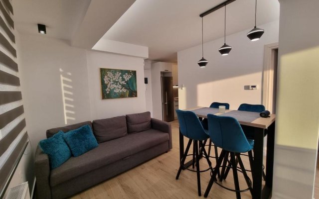 Larisa Hospitality I Roof Top apartment with Free Parking