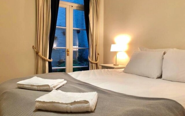 Victoria Station Apartment