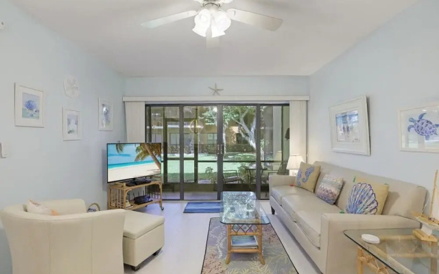 Relaxing Condo With two Pools and Steps to Beach