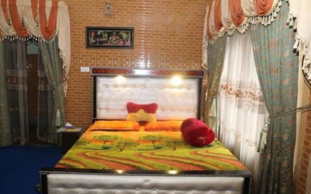 Hotel Orash Lodges