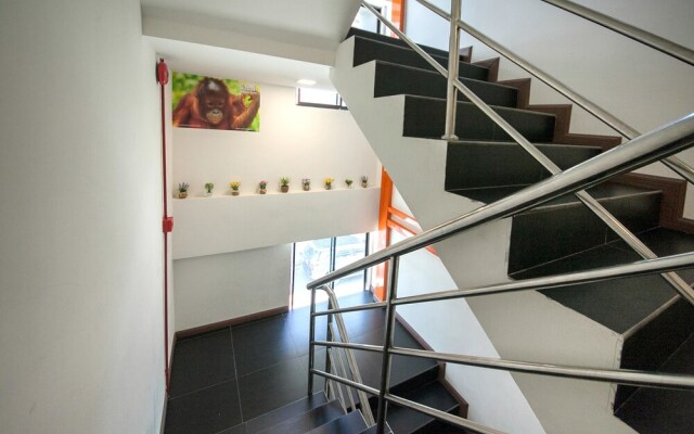OYO 228 Basic Hotel