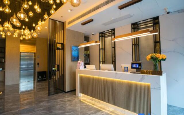 Weiting Hotel (Shanghai People's Square Subway Station Changzheng Hospital Branch)