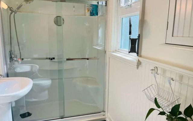 Hikari-Okanagan Sunshine B&B