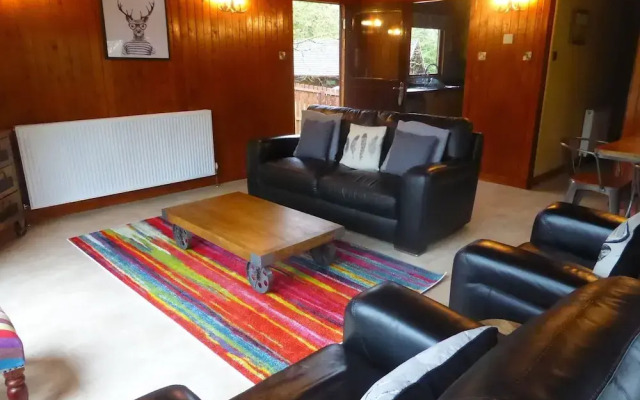Hazel Lodge 26 with Hot Tub, Newton Stewart