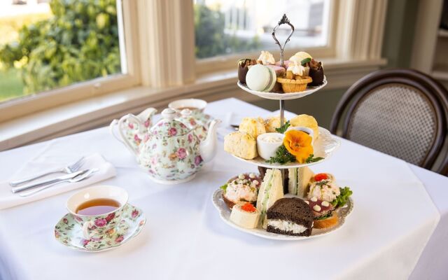 Pendray Inn & Tea House