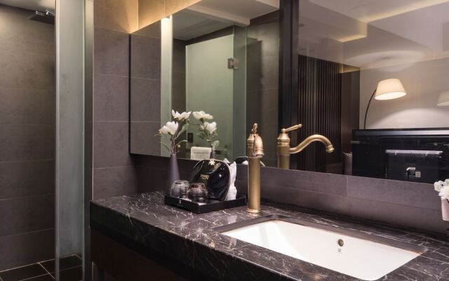 Huali Hotel