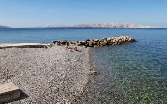Apartments with a parking space Senj - 18884