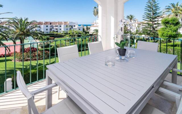 CB1- Sweet flat, shared pool in perfect location