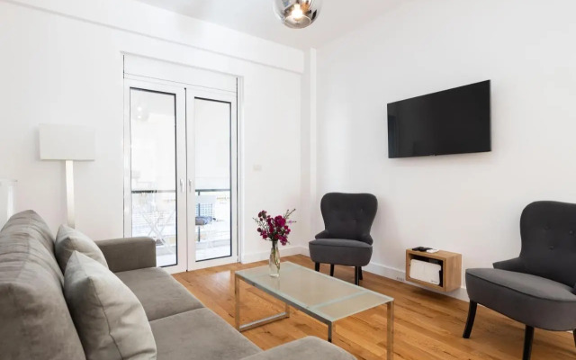 Wonderful Central Athens 2 Bedroom 2 Bath Sleeps 8
