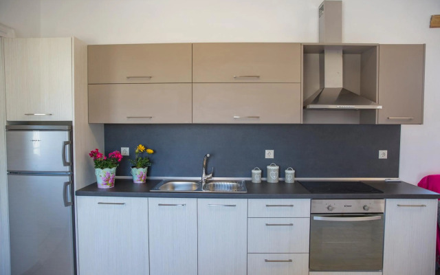 G&K Stone Suites