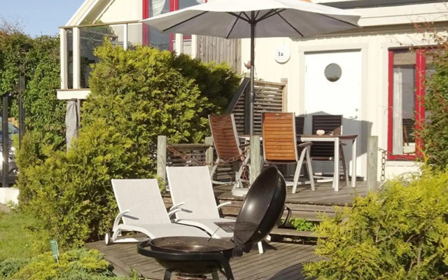 Stuga med havsutsikt och 50m till strand