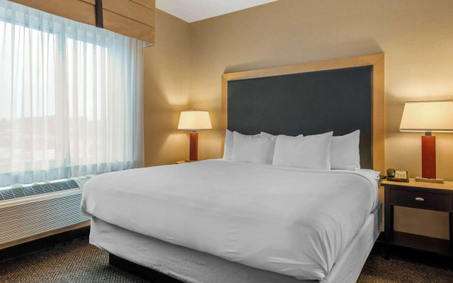 Cambria Hotel Akron - Canton Airport